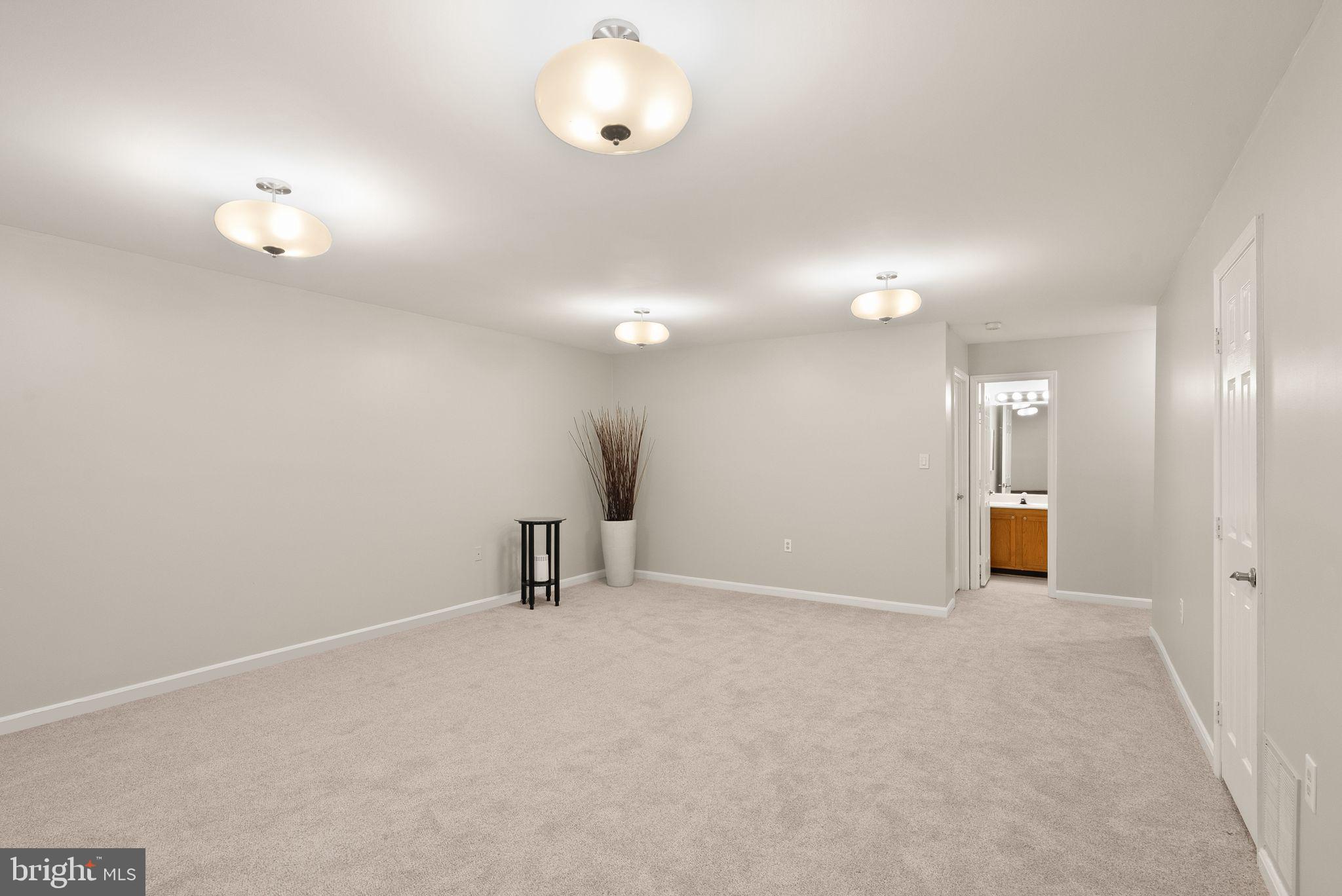 303 Rangers Way Southeast Leesburg, VA 20175 - Photo 32 of 37