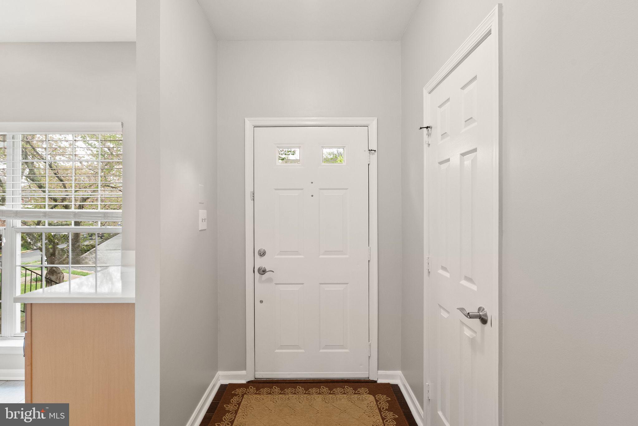 303 Rangers Way Southeast Leesburg, VA 20175 - Photo 4 of 37