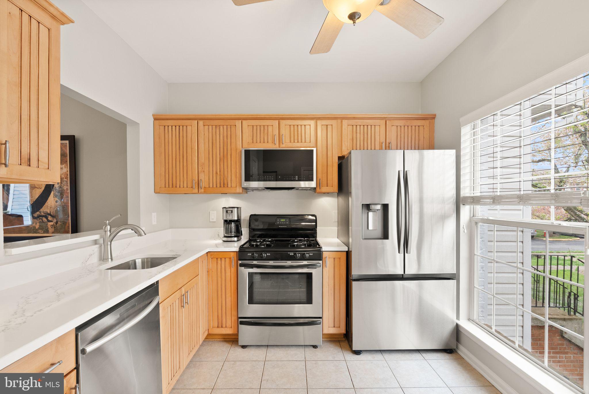 303 Rangers Way Southeast Leesburg, VA 20175 - Photo 5 of 37