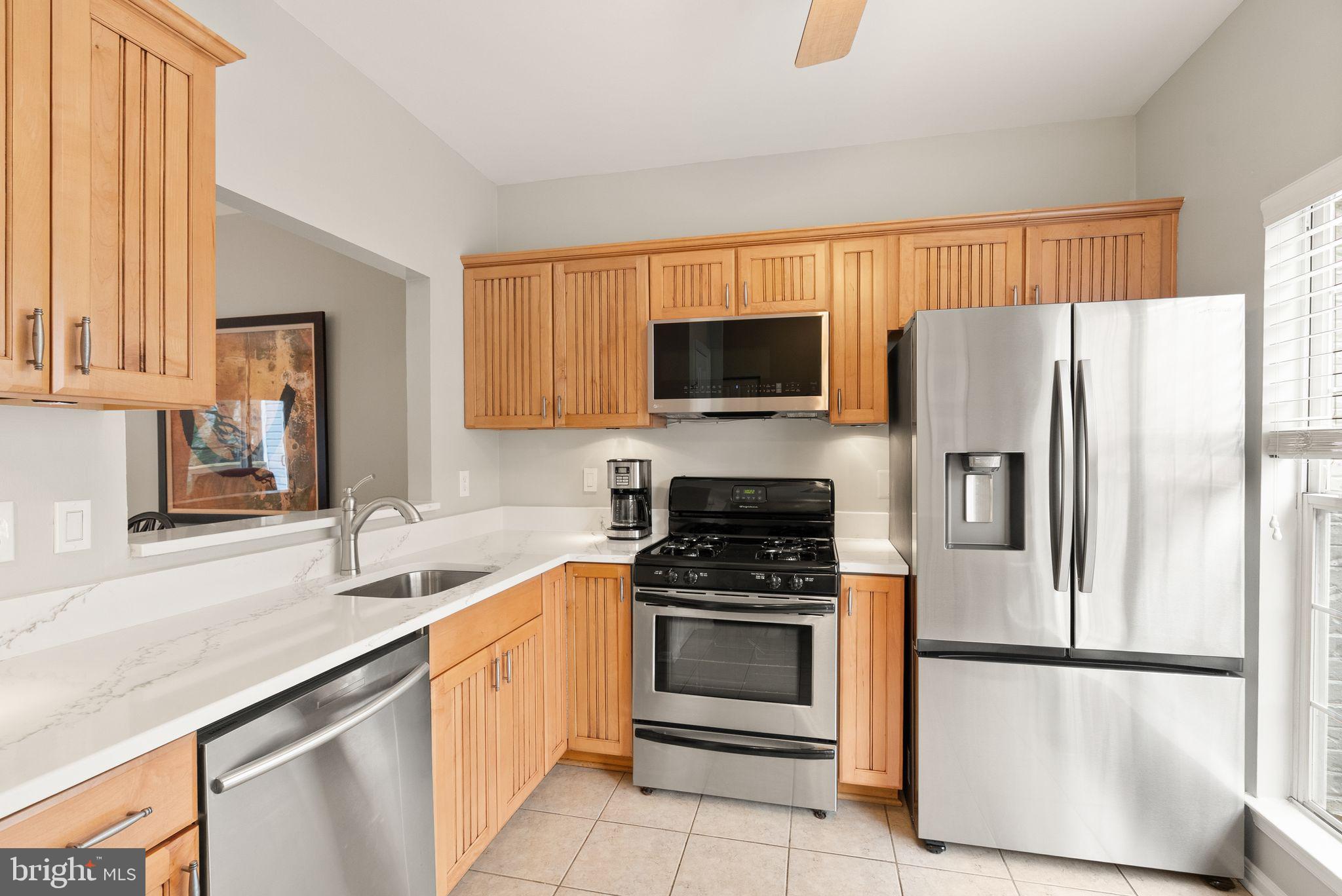 303 Rangers Way Southeast Leesburg, VA 20175 - Photo 6 of 37