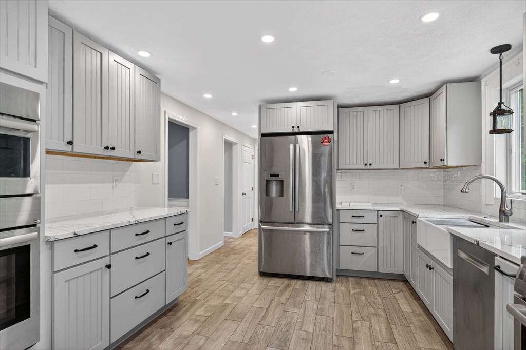 10 Virginia Road Tyngsborough, MA 01879 - Photo 4 of 38