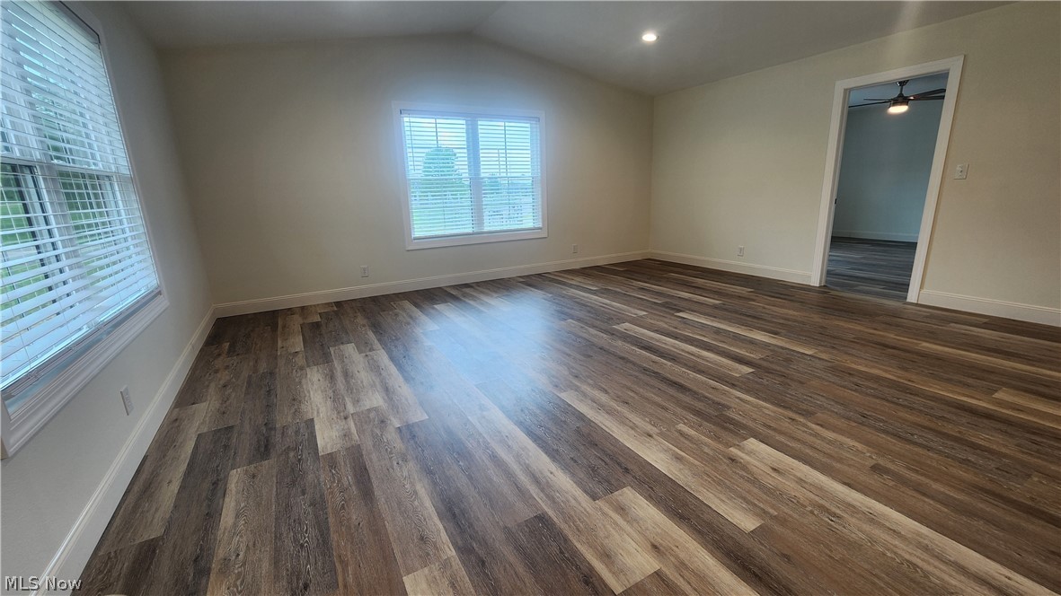 3190 Eastport Road Southeast Dennison, OH 44621 - Photo 12 of 36 Living room