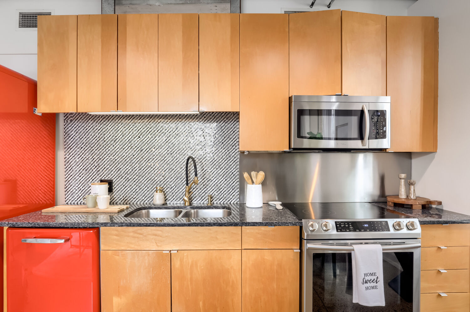 710 Colorado Street, Unit 4A Austin, TX 78701 - Photo 11 of 40 Sleek custom cabinetry and granite countertops pair well with the tiled backsplash.