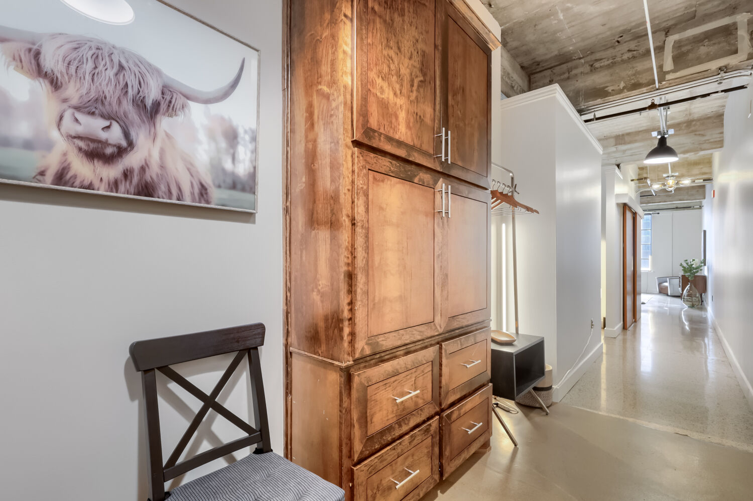 710 Colorado Street, Unit 4A Austin, TX 78701 - Photo 22 of 40 Gorgeous built-ins at the entry offer wonderful bonus storage space.
