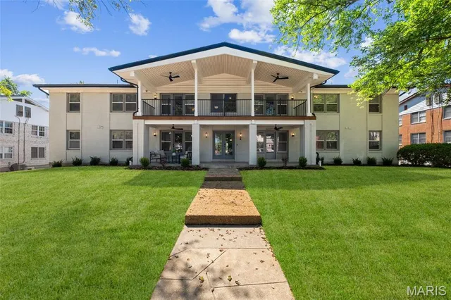 $1,945 | 621 Broadmoor Drive, Unit A, Chesterfield, MO 63017