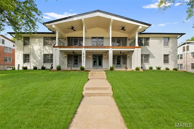 $1,945 | 621 Broadmoor Drive, Unit A, Chesterfield, MO 63017