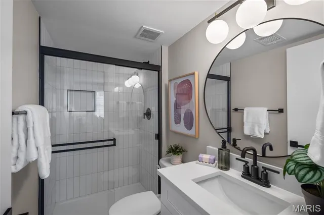 $1,945 | 621 Broadmoor Drive, Unit A, Chesterfield, MO 63017