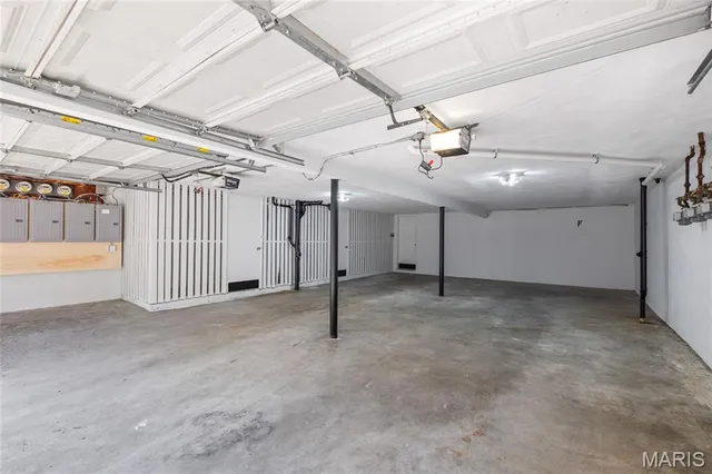 $1,945 | 621 Broadmoor Drive, Unit A, Chesterfield, MO 63017