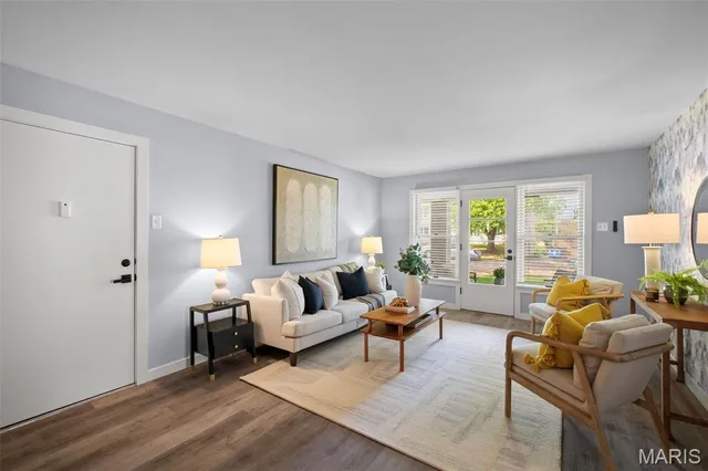 $1,945 | 621 Broadmoor Drive, Unit A, Chesterfield, MO 63017