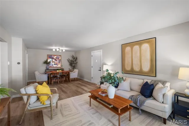 $1,945 | 621 Broadmoor Drive, Unit A, Chesterfield, MO 63017