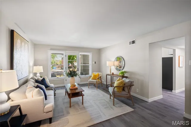 $1,945 | 621 Broadmoor Drive, Unit A, Chesterfield, MO 63017