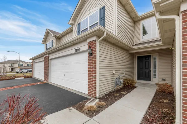 $2,350 | 7109 Hidden Green Circle, Unit 3302, Fox Lake, IL 60020