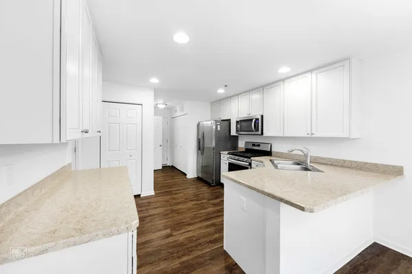 $2,350 | 7109 Hidden Green Circle, Unit 3302, Fox Lake, IL 60020