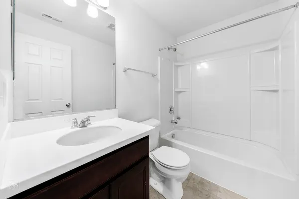 $2,350 | 7109 Hidden Green Circle, Unit 3302, Fox Lake, IL 60020