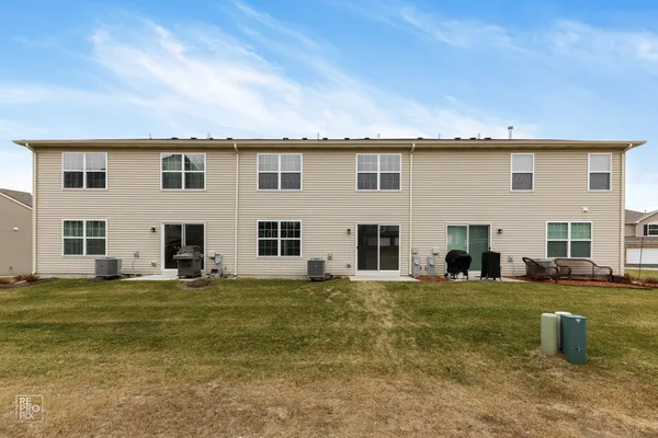 $2,350 | 7109 Hidden Green Circle, Unit 3302, Fox Lake, IL 60020