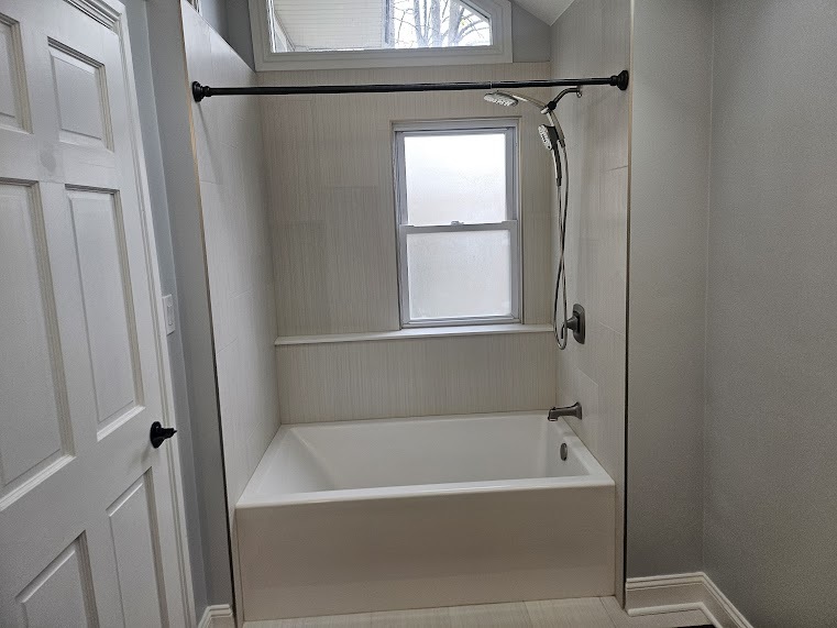 808 Indian Road Glenview, IL 60025 - Photo 8 of 20 a white bath tub with a shower