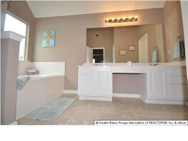 10033 High Pines Drive Baton Rouge, LA 70809 - Photo 8 of 9 Gallery Image 8