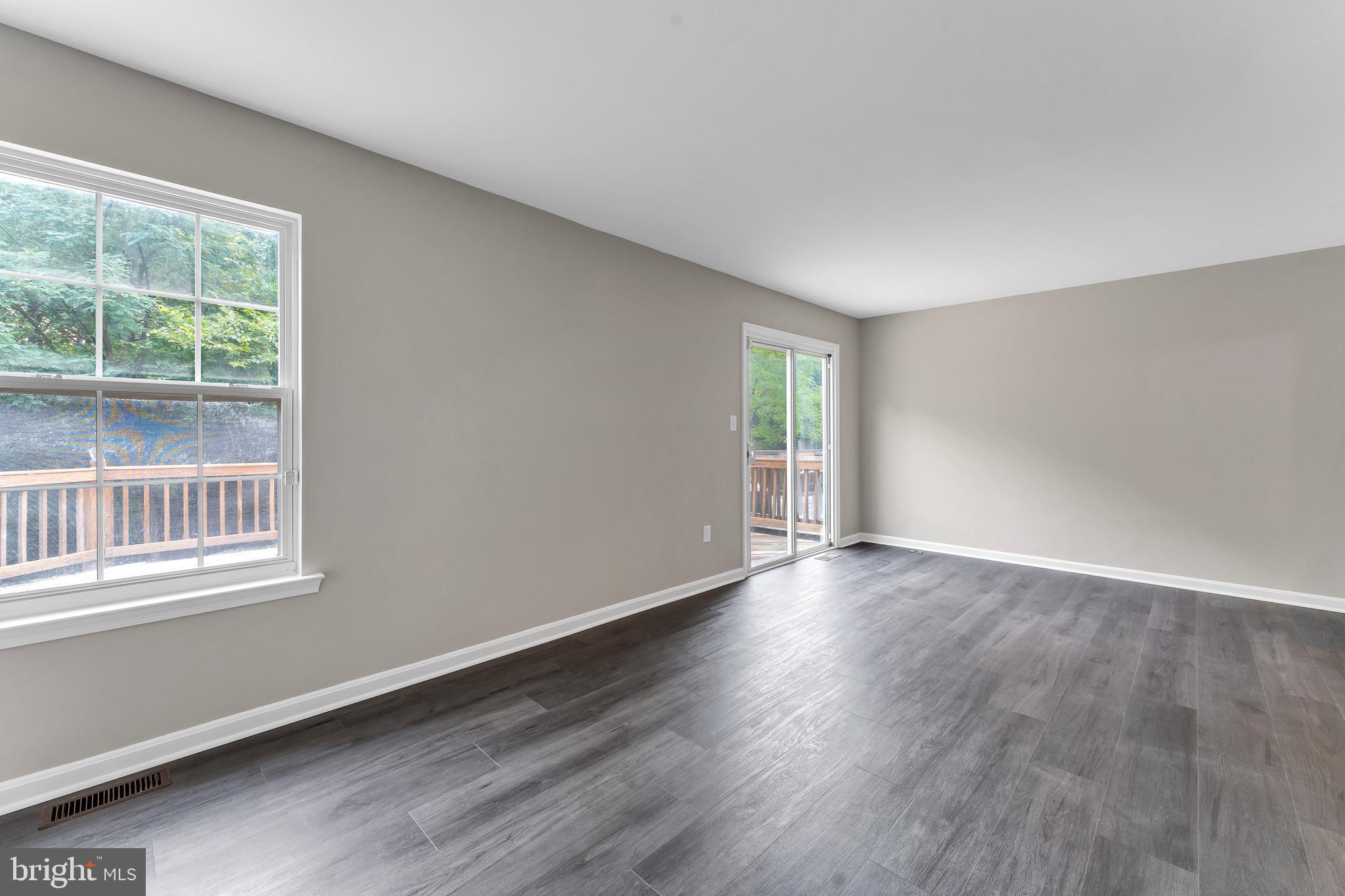 8800 Hardesty Drive Clinton, MD 20735 - Photo 22 of 34 living room