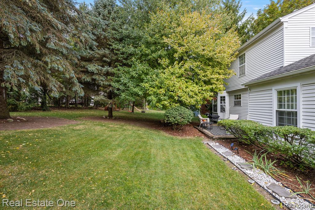 450 Whitney Drive Rochester Hills, MI 48307 - Photo 7 of 32