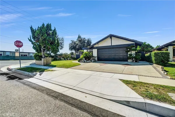 a house view with a outdoor space