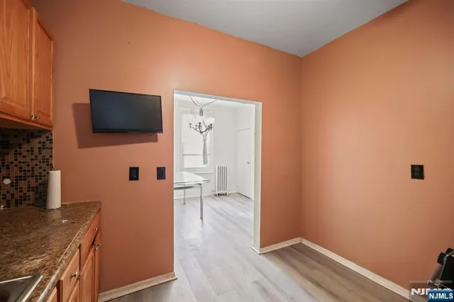 $2,500 | 172 Hickory Street, Orange, NJ 07050