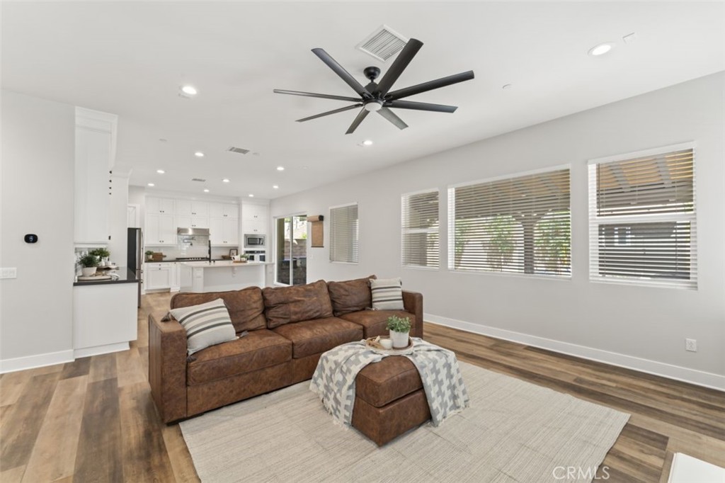 19120 Blackthorn Drive Canyon Country, CA 91351 - Photo 11 of 40 Dining between familyroom and kitchen