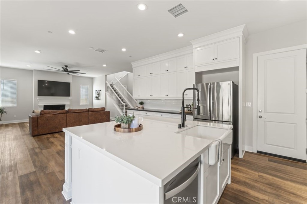 19120 Blackthorn Drive Canyon Country, CA 91351 - Photo 14 of 40 Dishwasher and sink in island