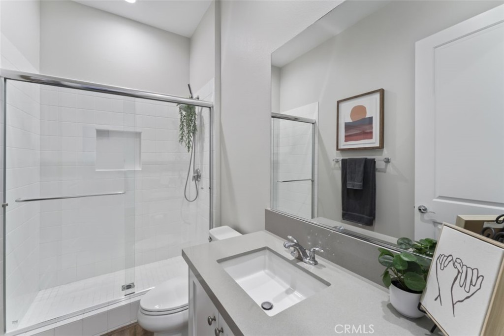 19120 Blackthorn Drive Canyon Country, CA 91351 - Photo 20 of 40 Full bathroom downstairs