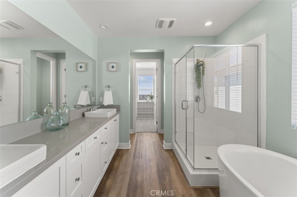 19120 Blackthorn Drive Canyon Country, CA 91351 - Photo 33 of 40 Primary bathroom