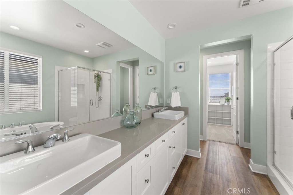 19120 Blackthorn Drive Canyon Country, CA 91351 - Photo 34 of 40 Primary bathroom with double sinks