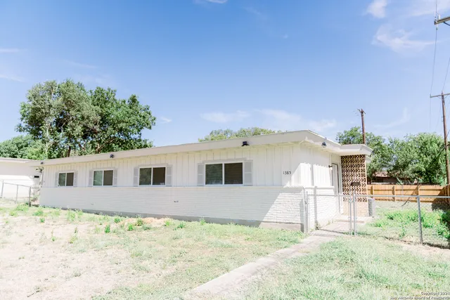 $1,425 | 1385 Oblate Drive, San Antonio, TX 78216