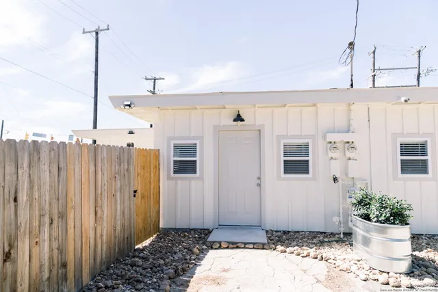 $1,425 | 1385 Oblate Drive, San Antonio, TX 78216