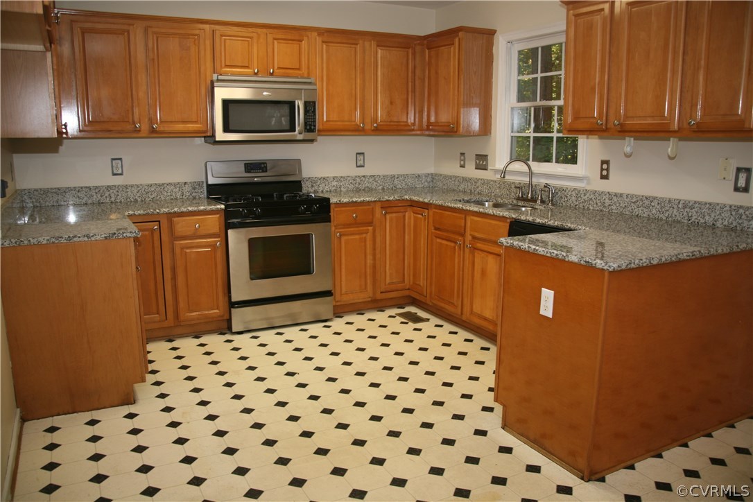 5806 Rosebay Forest Road Midlothian, VA 23112 - Photo 17 of 39 Gallery Image 17