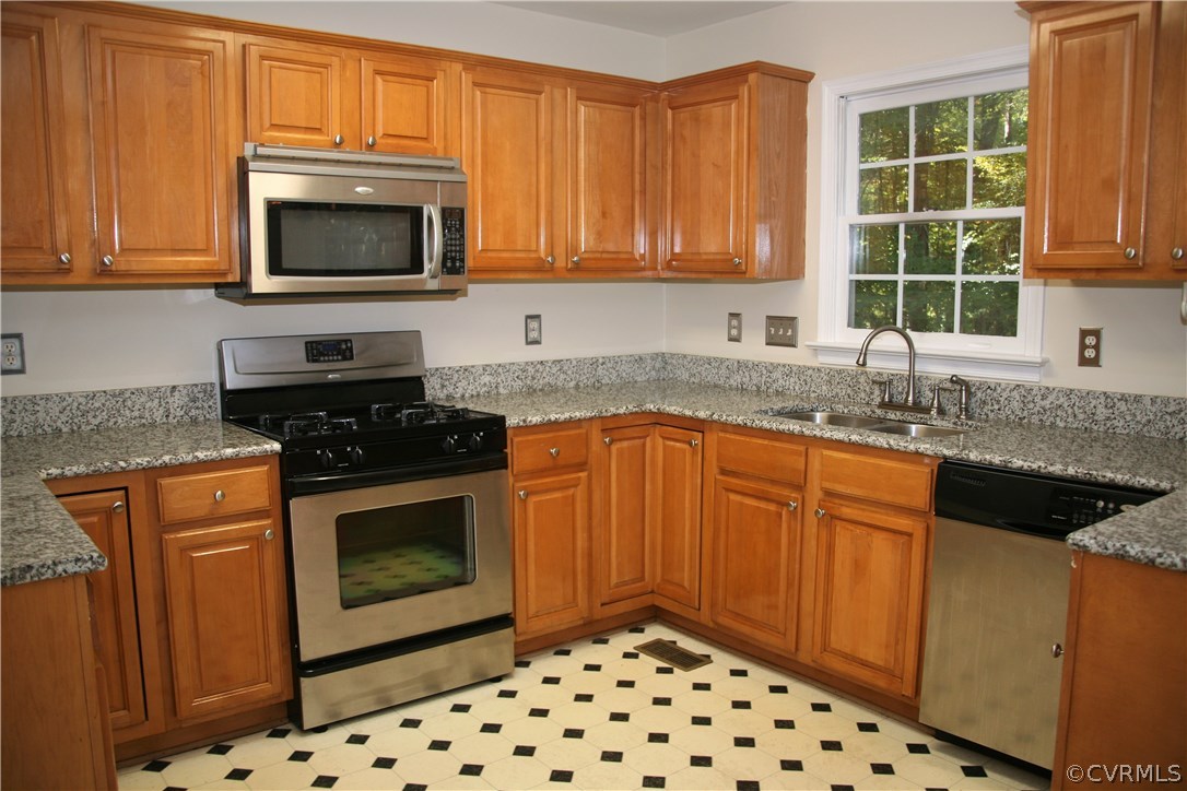 5806 Rosebay Forest Road Midlothian, VA 23112 - Photo 18 of 39 Gallery Image 18