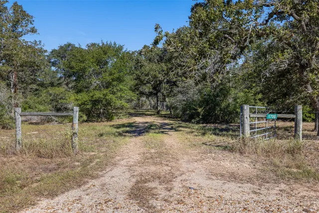 $575,000 | 1700 County Road 151, Columbus, TX 78934