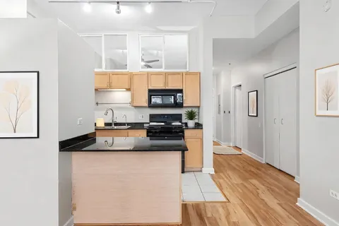 $289,000 | 5 North Wabash Avenue, Unit 1103, Chicago, IL 60602