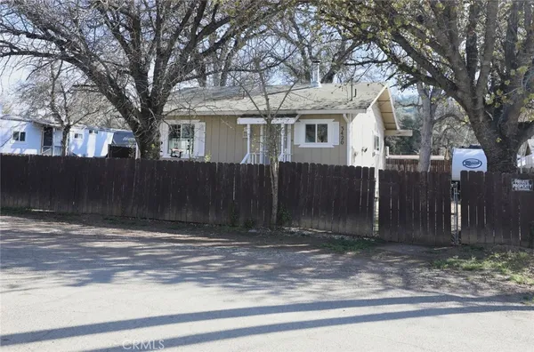 a view of a house with a backyard