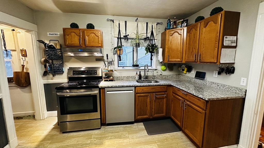 139 Stetson Street, Unit 2 Braintree, MA 02184 - Photo 8 of 17