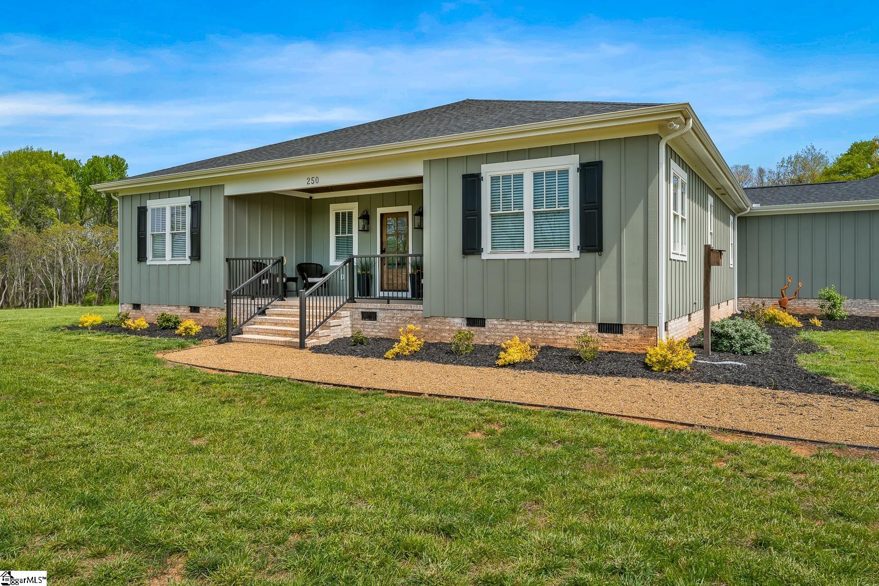 250 Martin Lane Pendleton, SC 29670 - Photo 2 of 36