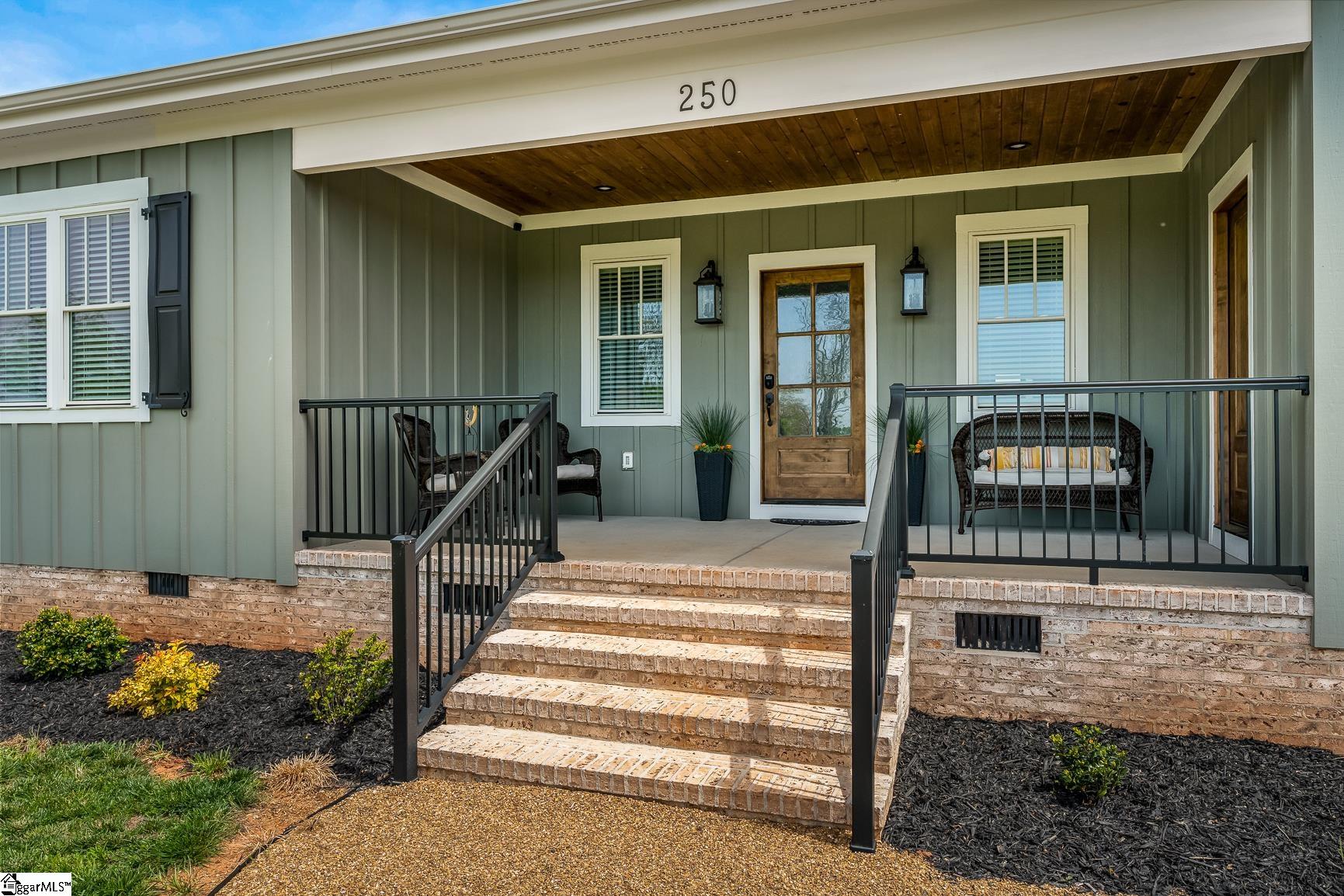 250 Martin Lane Pendleton, SC 29670 - Photo 3 of 36