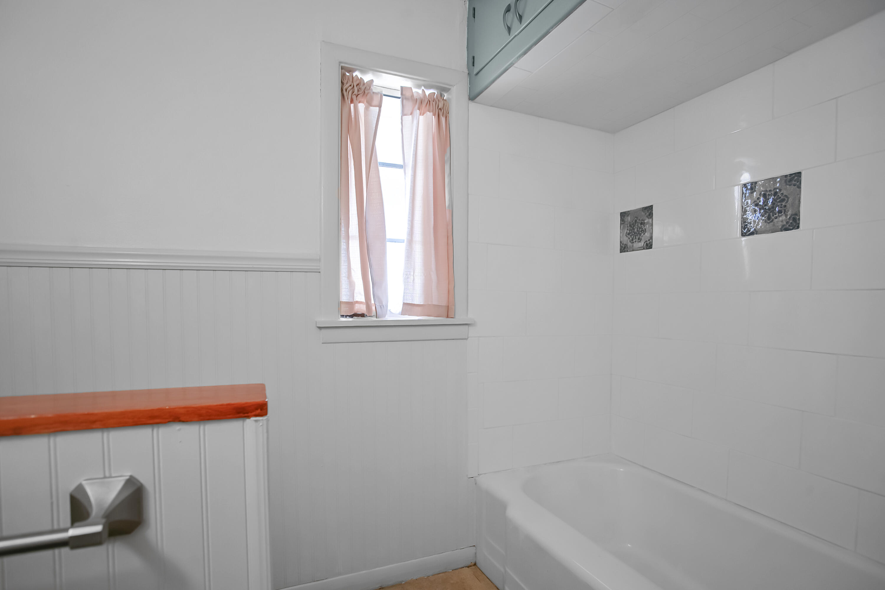 4309 31st Street Lubbock, TX 79410 - Photo 14 of 30 a bathroom with a bathtub
