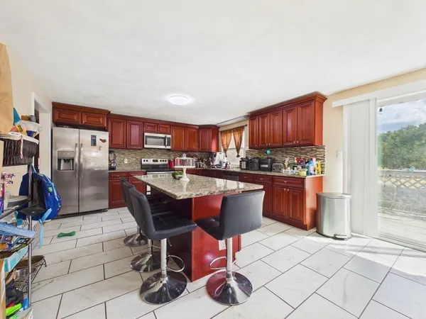 $625,000 | 849 Crane Avenue South, Taunton, MA 02780