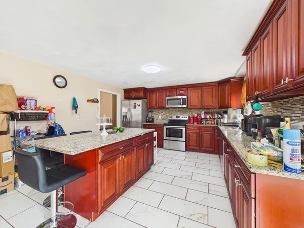 $625,000 | 849 Crane Avenue South, Taunton, MA 02780