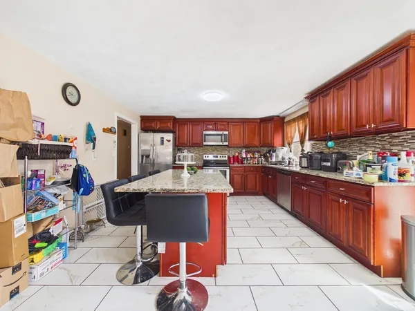 $625,000 | 849 Crane Avenue South, Taunton, MA 02780