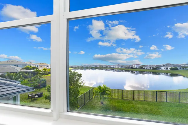 an aerial view of a tennis ground