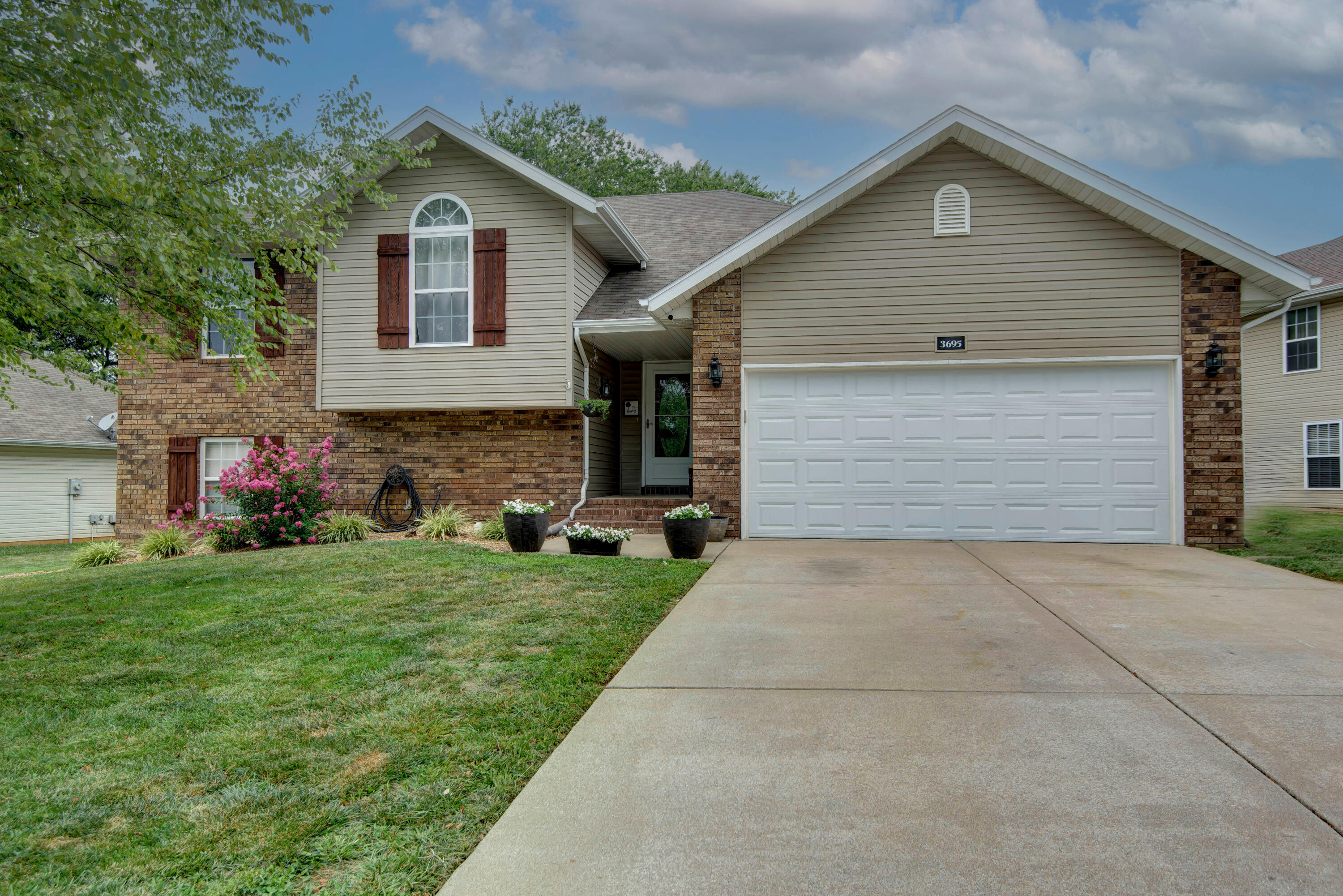 3695 West Riverside Street Springfield, MO 65807 - Photo 1 of 1 Riverside (2)