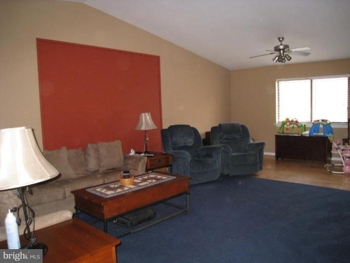 2098 Rutherford Lane Amissville, VA 20106 - Photo 6 of 16 Living Room