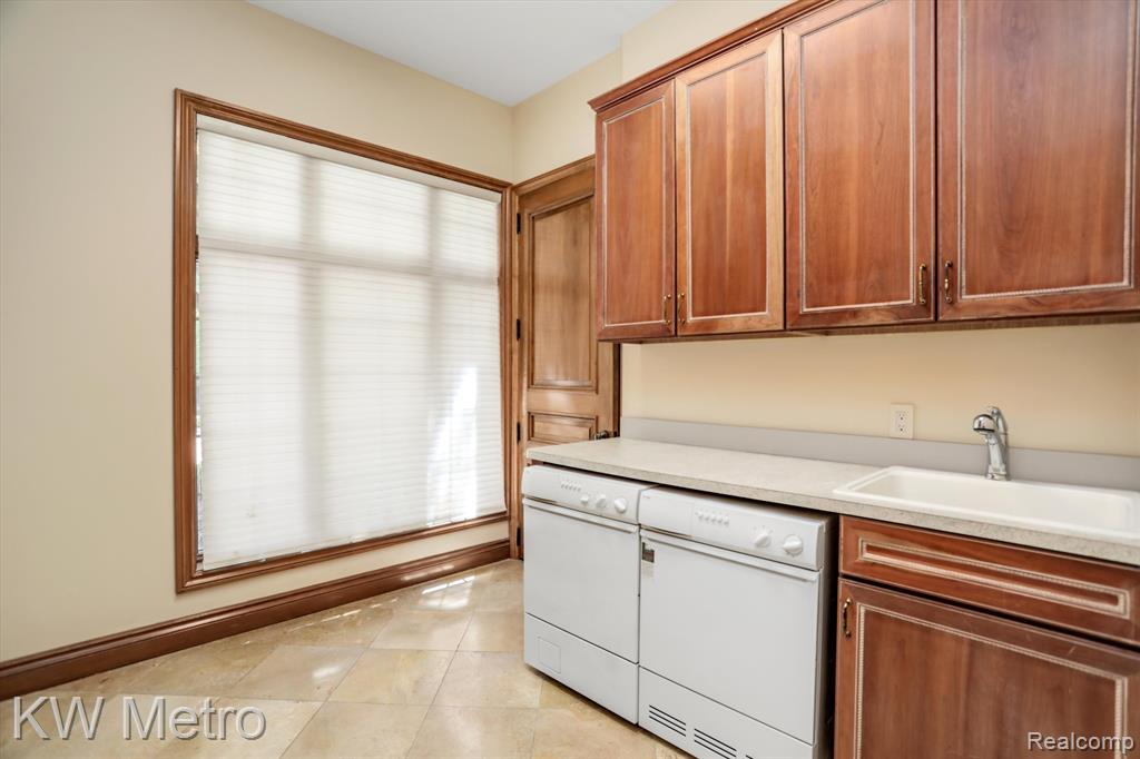 1553 Scenic Hollow Rochester, MI 48306 - Photo 24 of 65