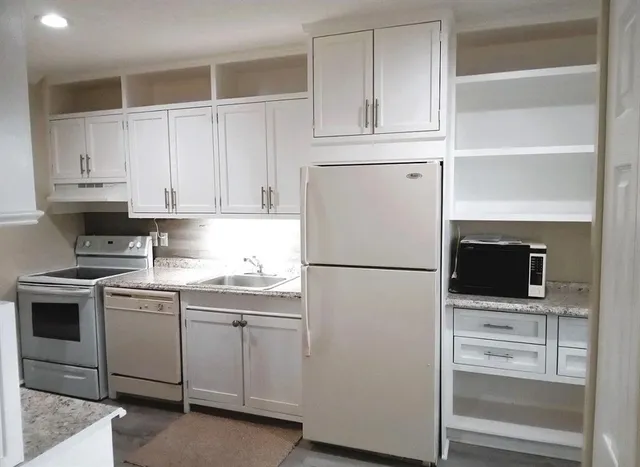 $2,100 | 8732 Bella Vista Drive, Unit 42, Boca Raton, FL 33433