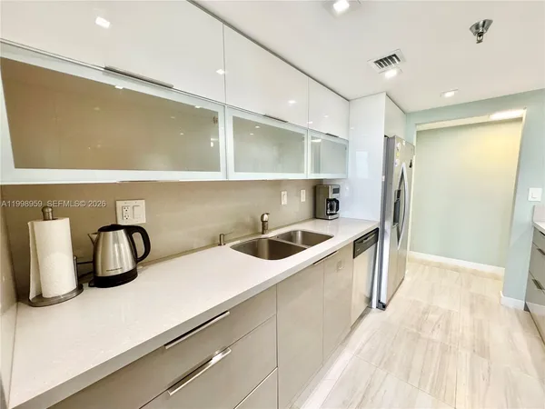 $2,650 | 210 174th Street, Unit 816, Sunny Isles Beach, FL 33160